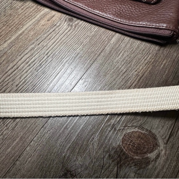 🌻 Coach Brown with Tan Strap Pebbled Leather Crossbody - Picture 9 of 16